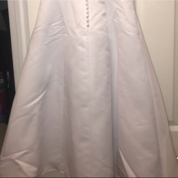 Beautiful Long White Dress. Lightly beaded bodice. - Picture 5 of 9